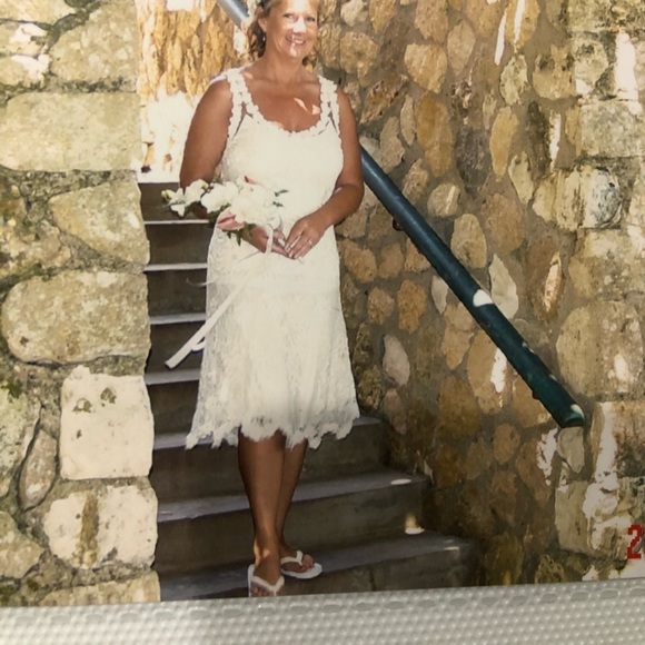 Wedding dress - Picture 6 of 8